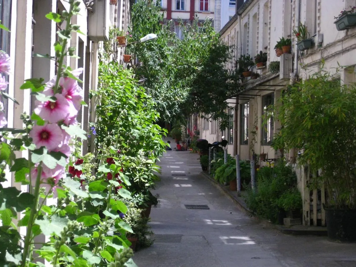 Cite Pilleux - Charming Studio In A Flowery Pedestrian Lane Paris Apartment