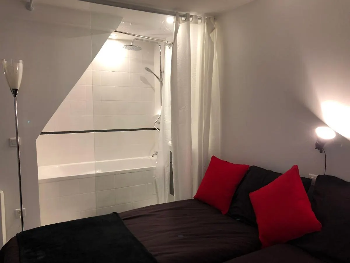 Apartment Cite Pilleux - Charming Studio In A Flowery Pedestrian Lane Paris France
